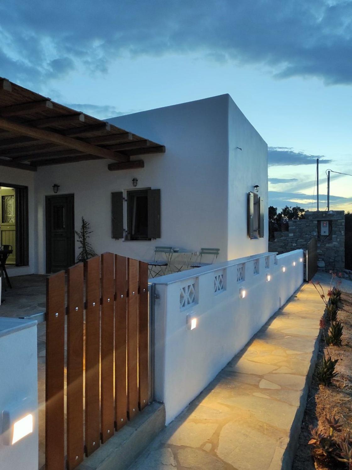 The Old Barn, Naousa Paros Villa Exterior photo